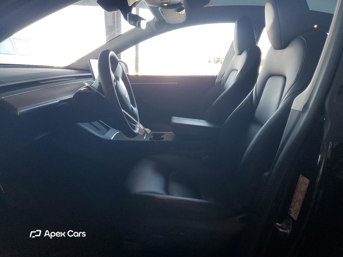 Tesla Model Y 2025