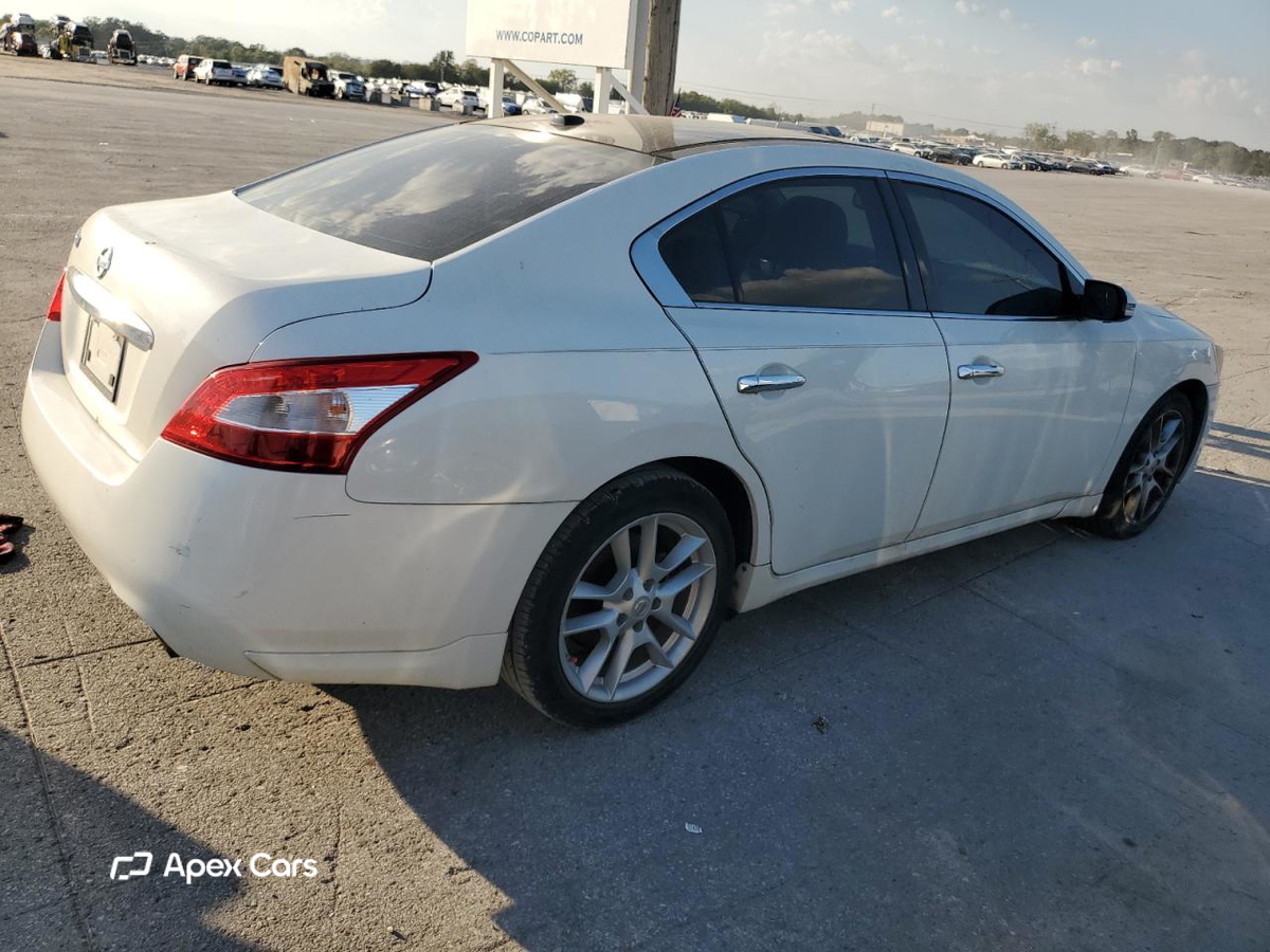 Nissan Maxima 2010