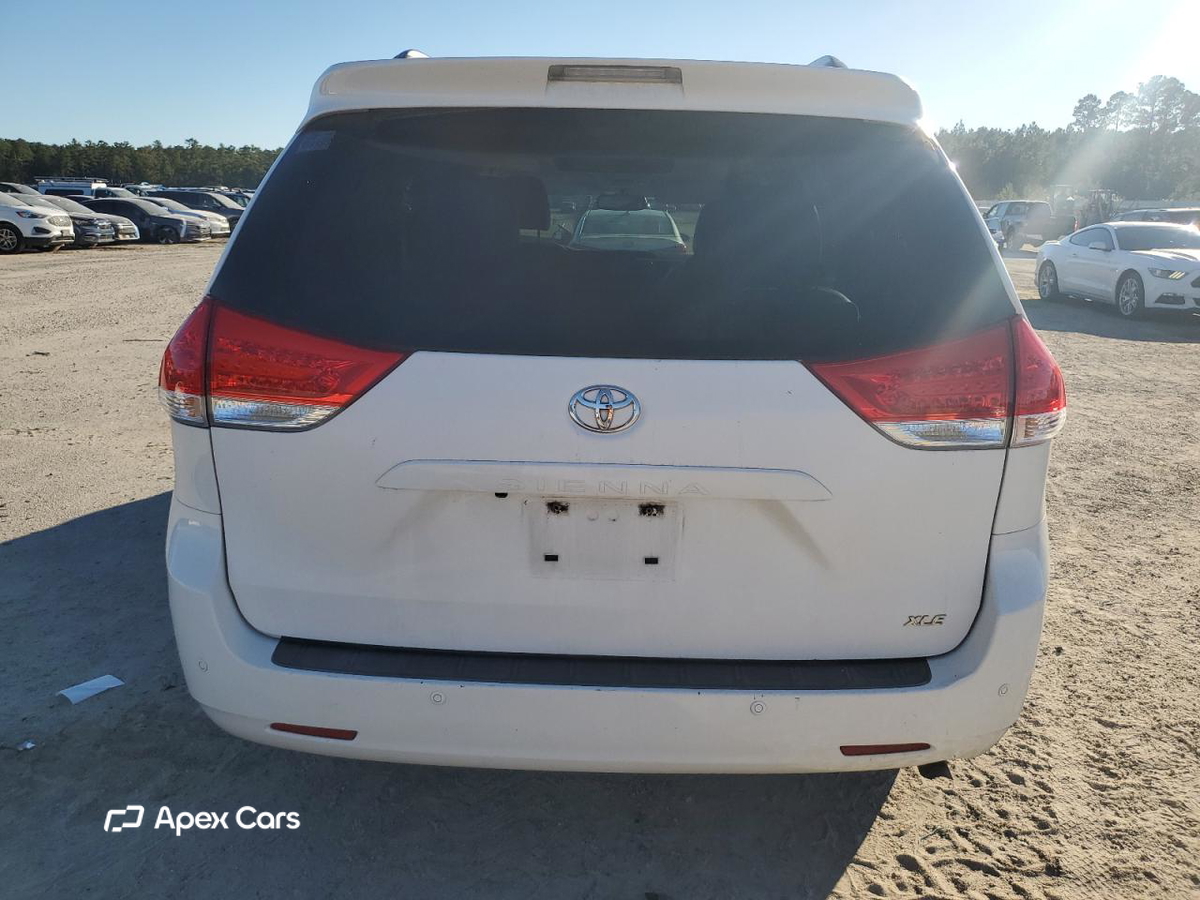 Toyota Sienna 2012