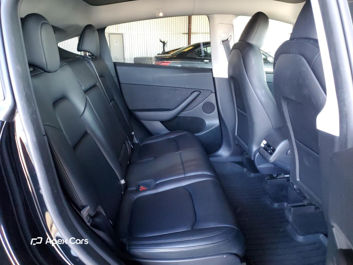 Tesla Model Y 2025