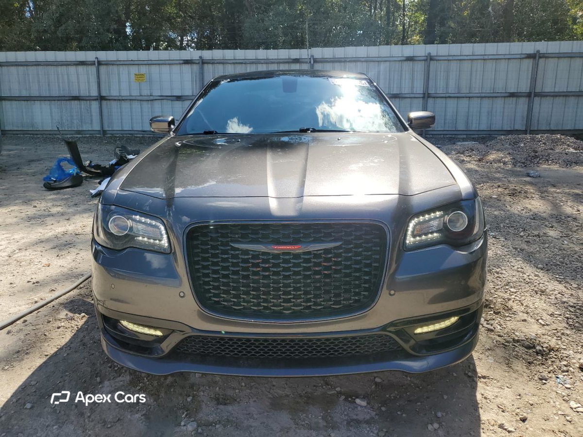 Chrysler 300 2021