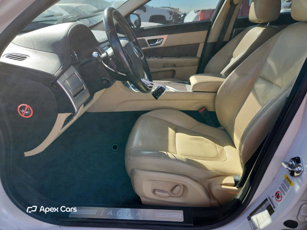 Jaguar XF 2012