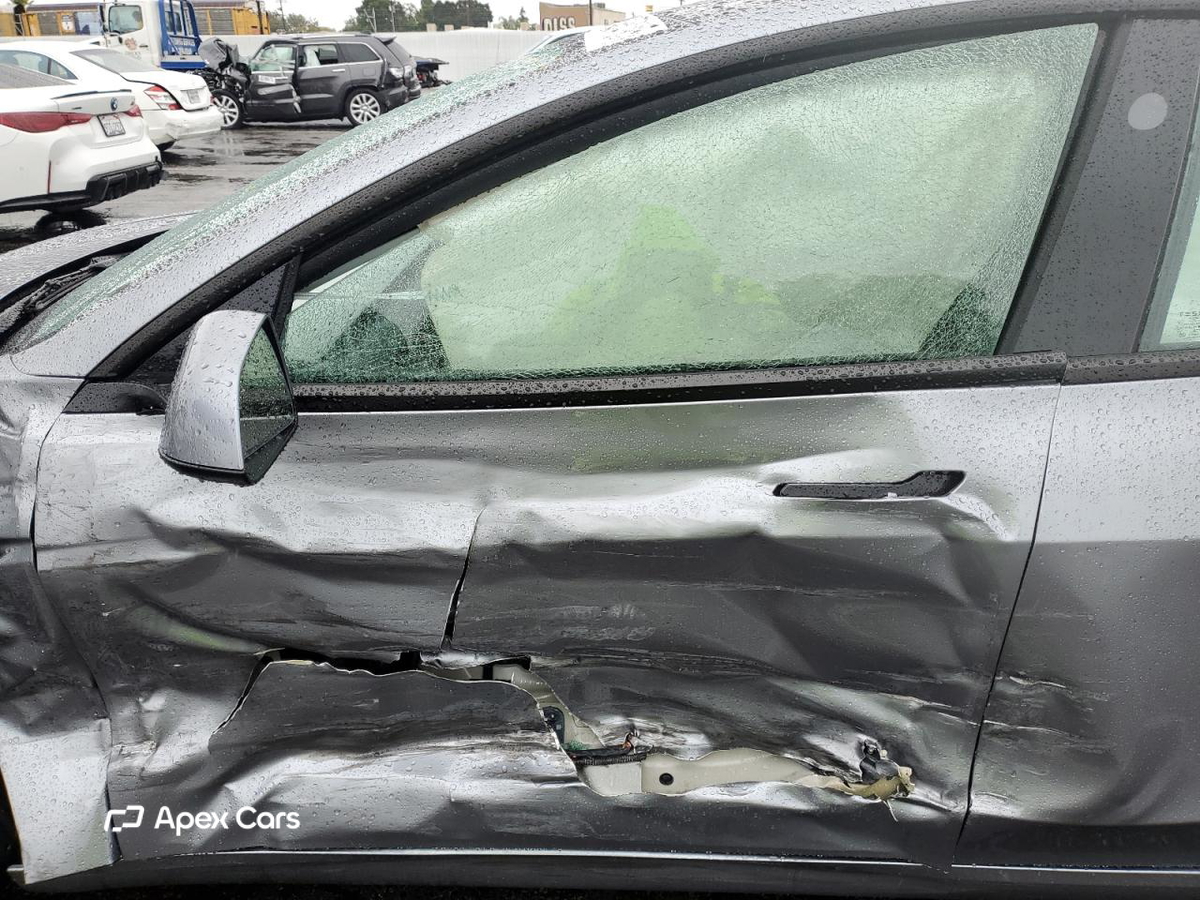 Tesla Model 3 2025