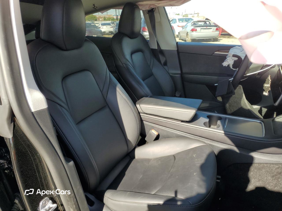Tesla Model Y 2025