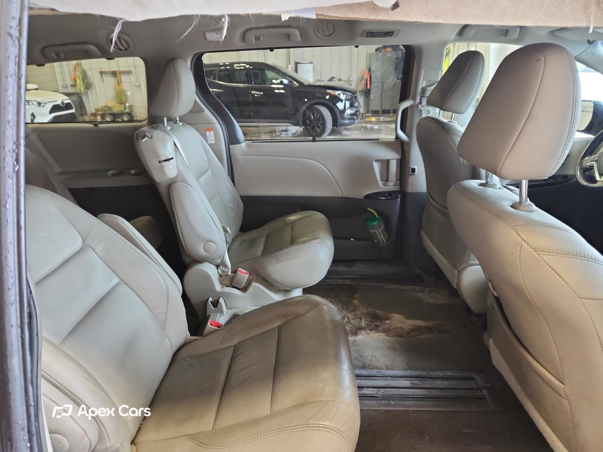 Toyota Sienna 2016