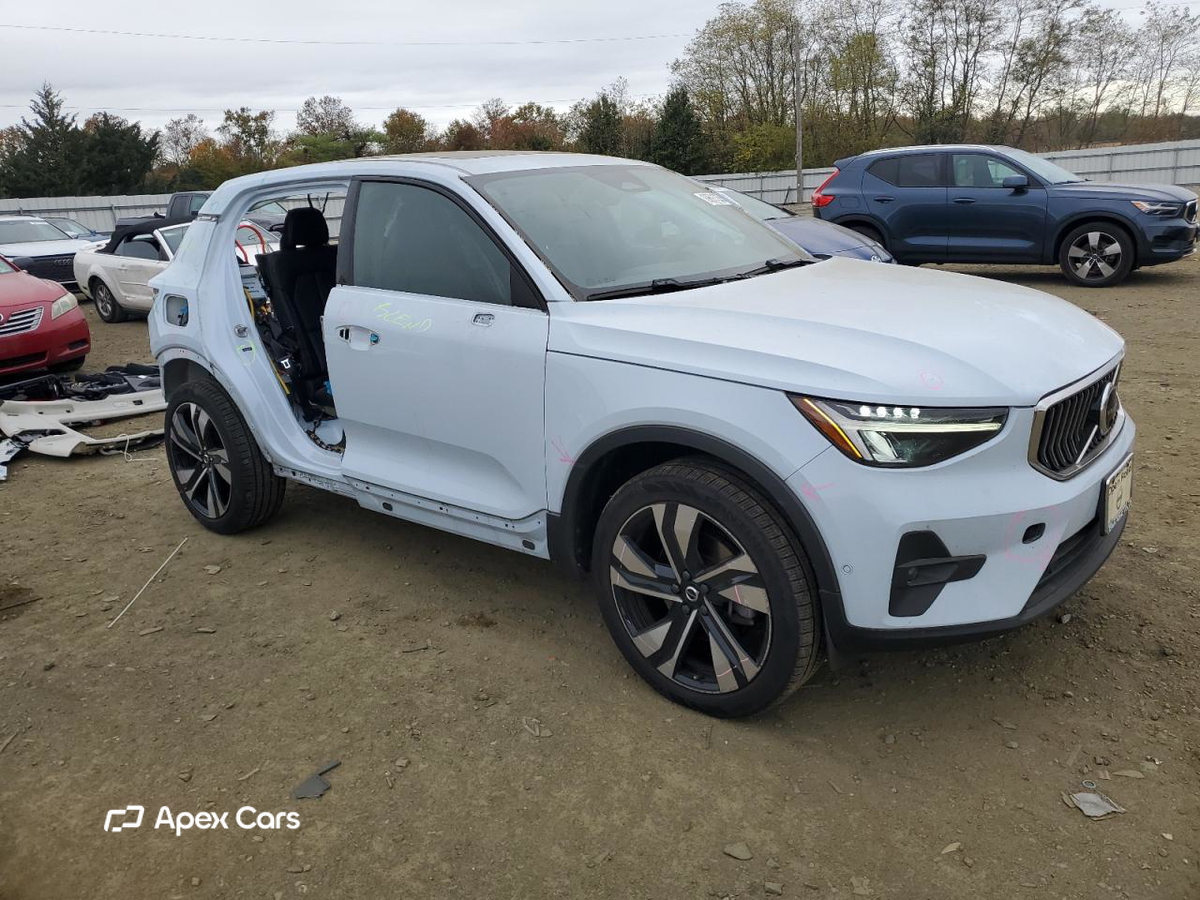 Volvo XC40 2024