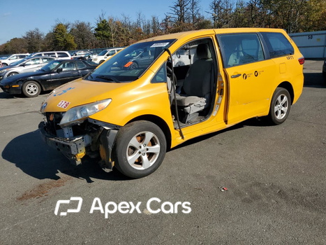 Toyota Sienna 2016 - Image 1 of 13