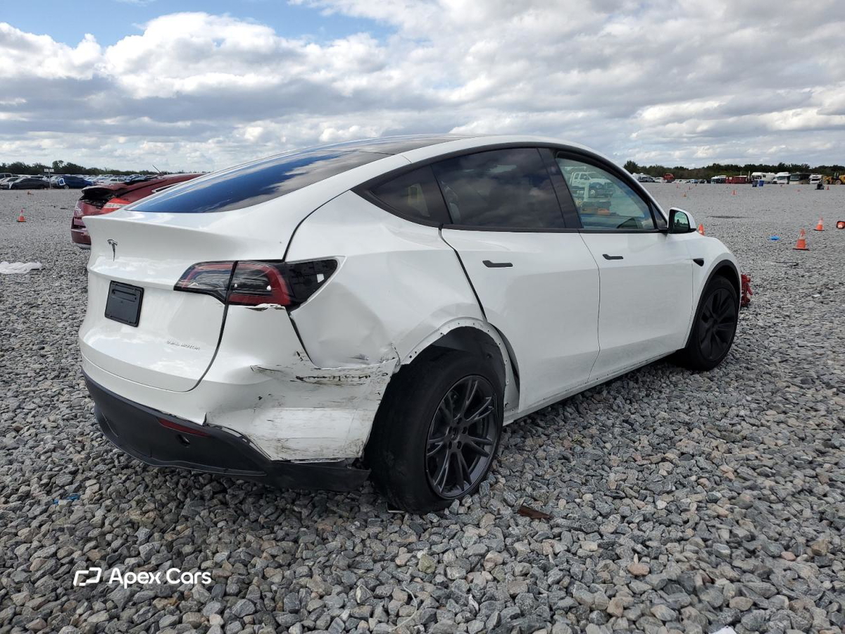 Tesla Model Y 2024