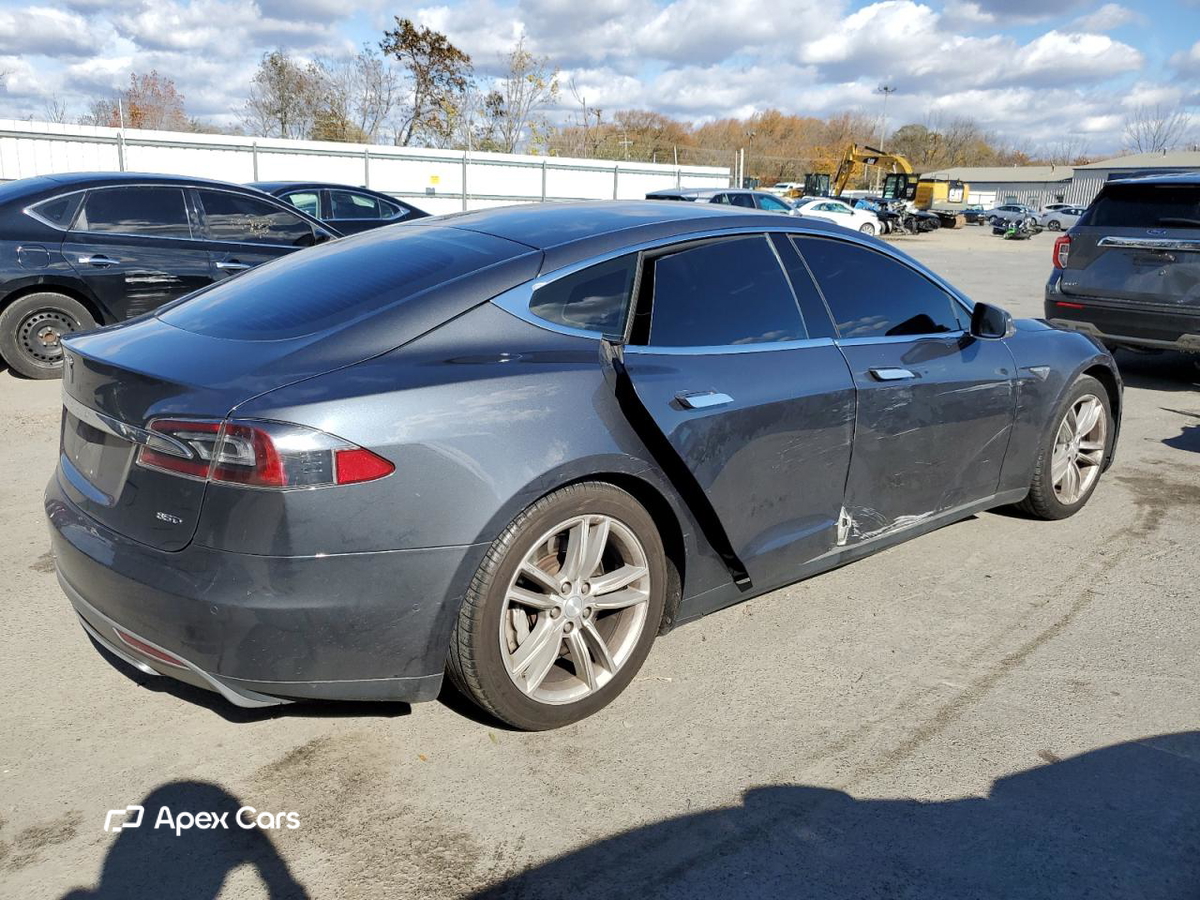 Tesla Model S 2015