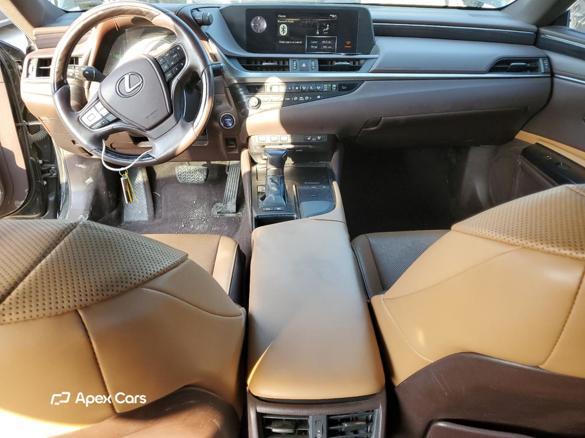 Lexus ES 2020