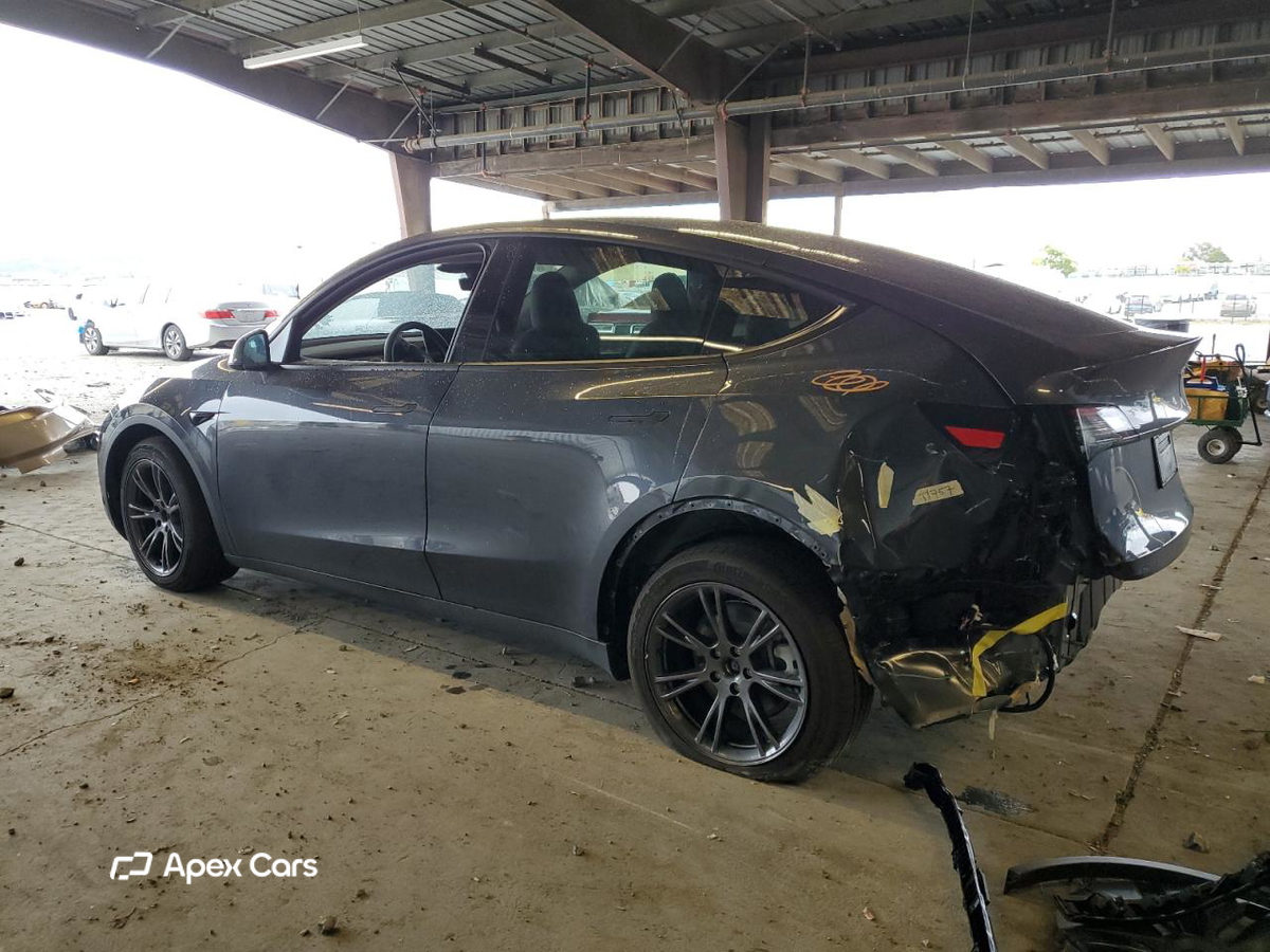 Tesla Model Y 2025