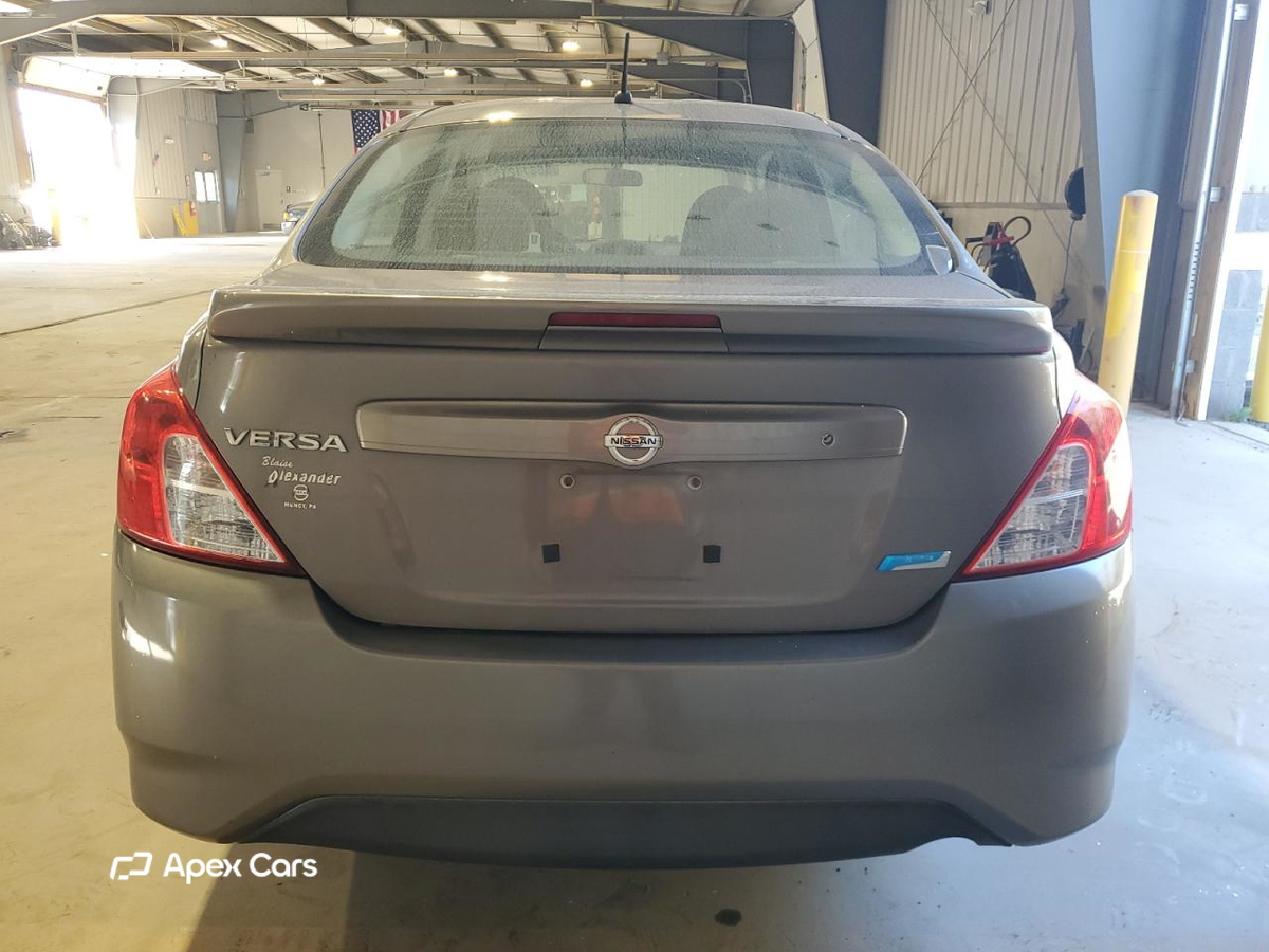 Nissan Versa 2015