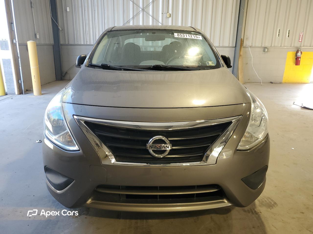 Nissan Versa 2015