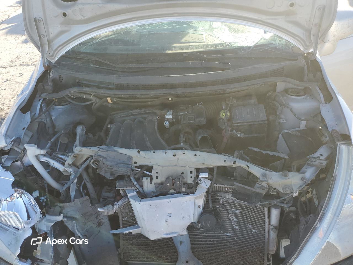 Nissan Versa 2011