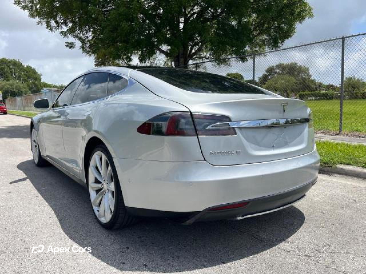 Tesla Model S 2012