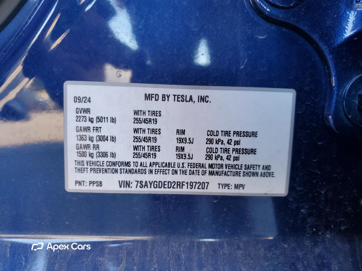 Tesla Model Y 2024