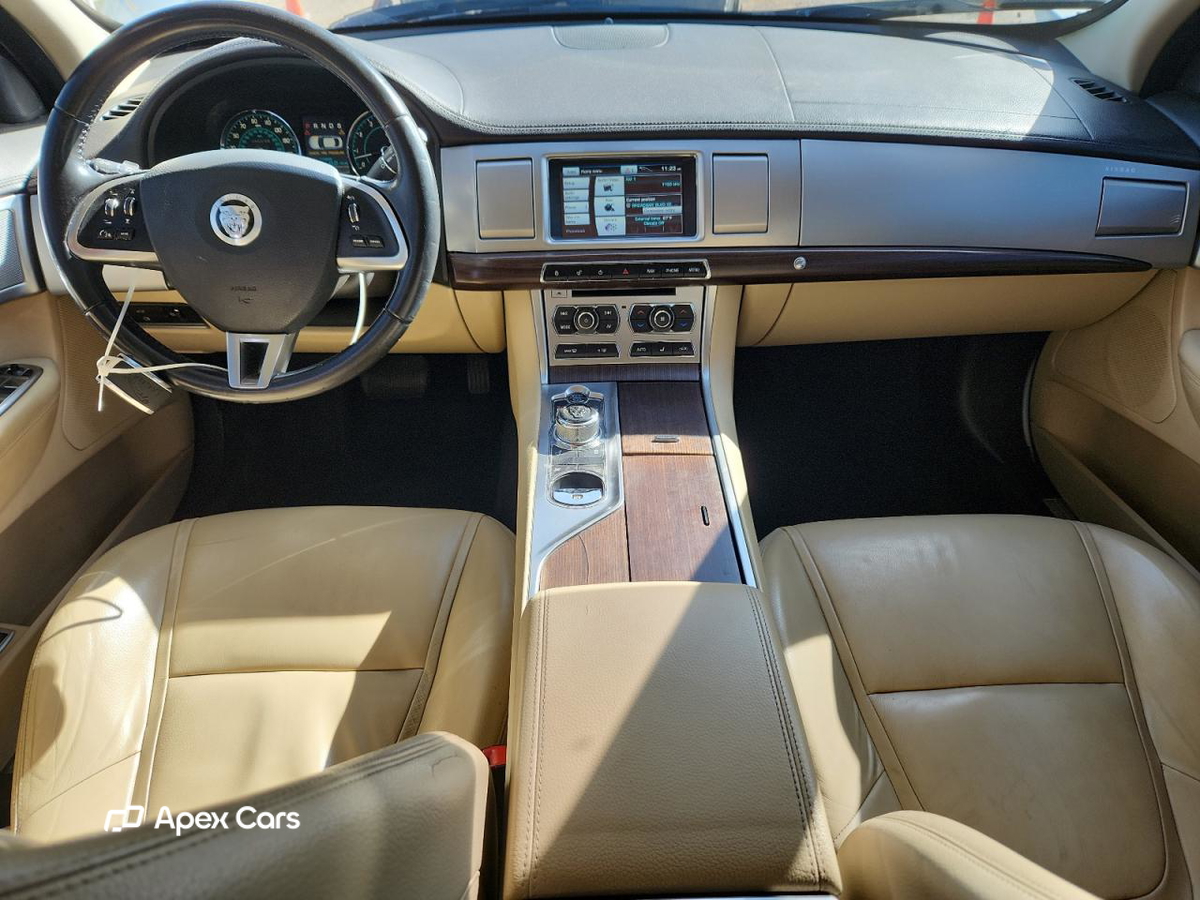 Jaguar XF 2012