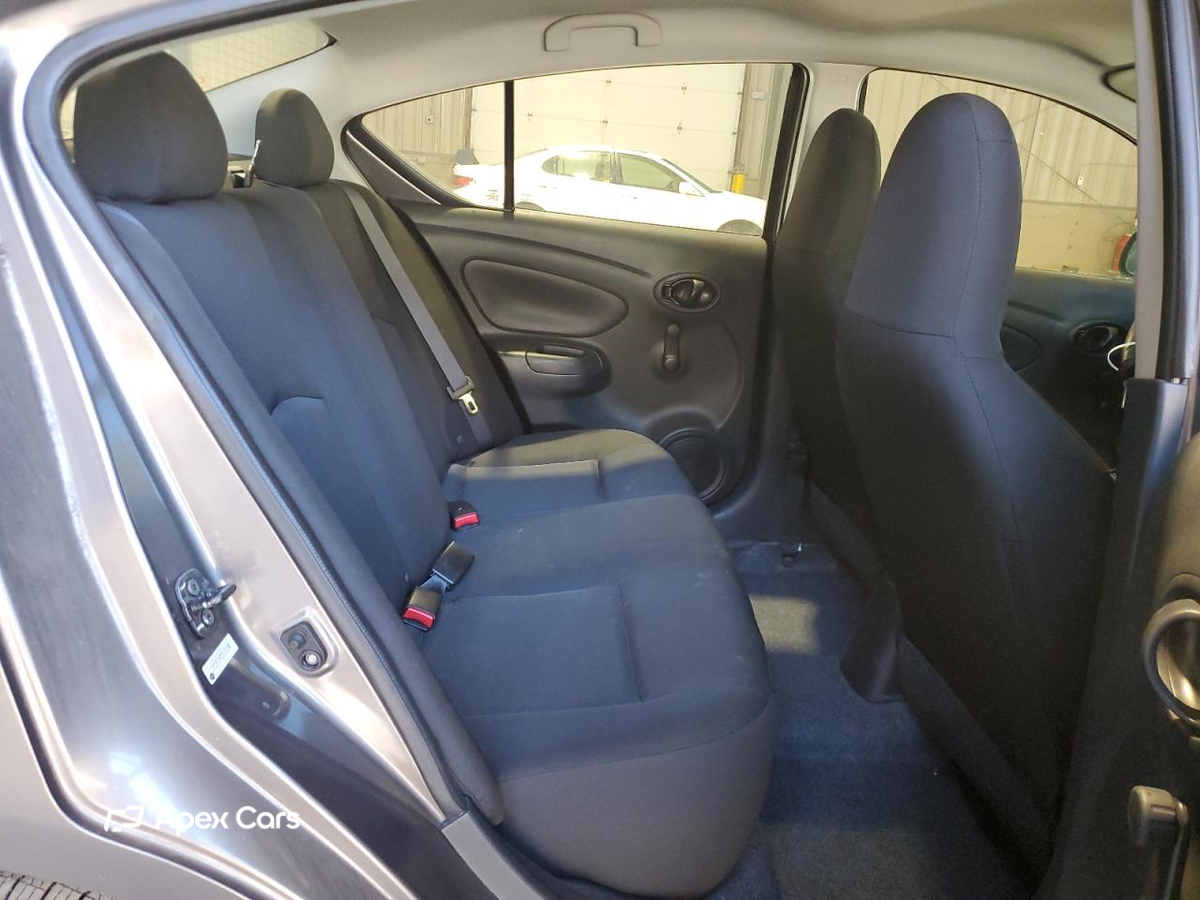 Nissan Versa 2015