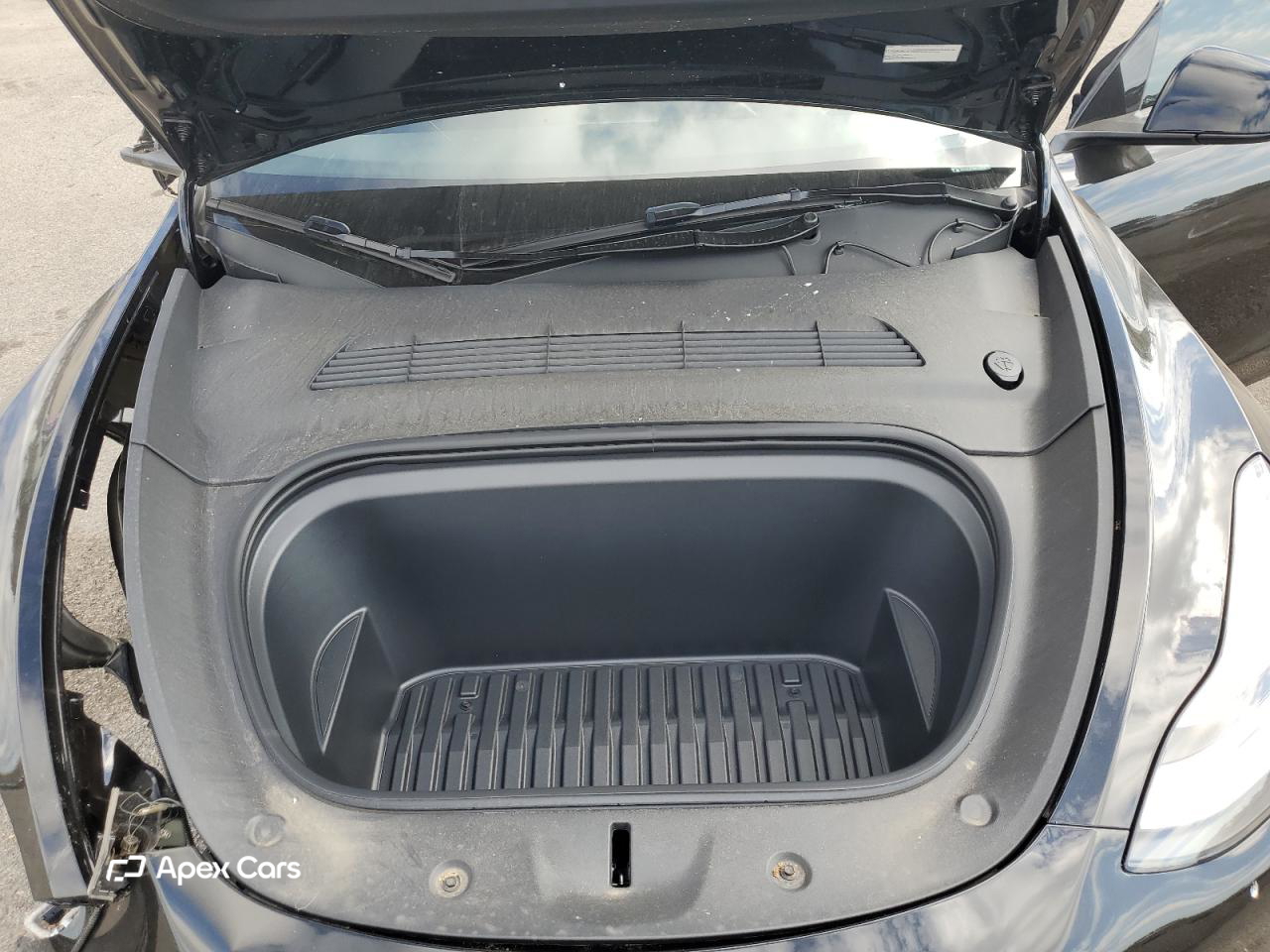 Tesla Model Y 2025