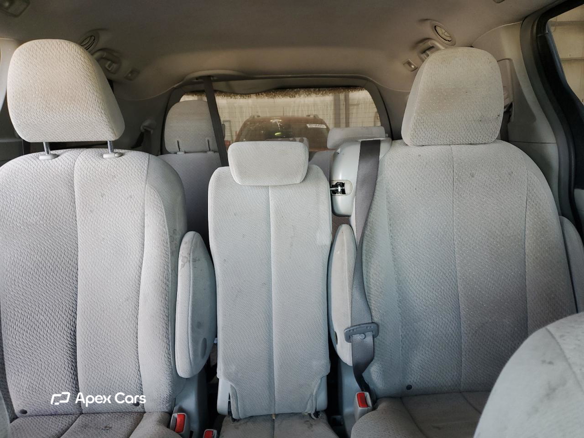 Toyota Sienna 2011