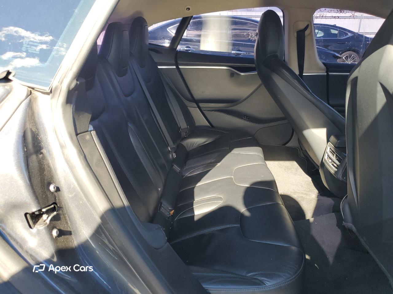 Tesla Model S 2015