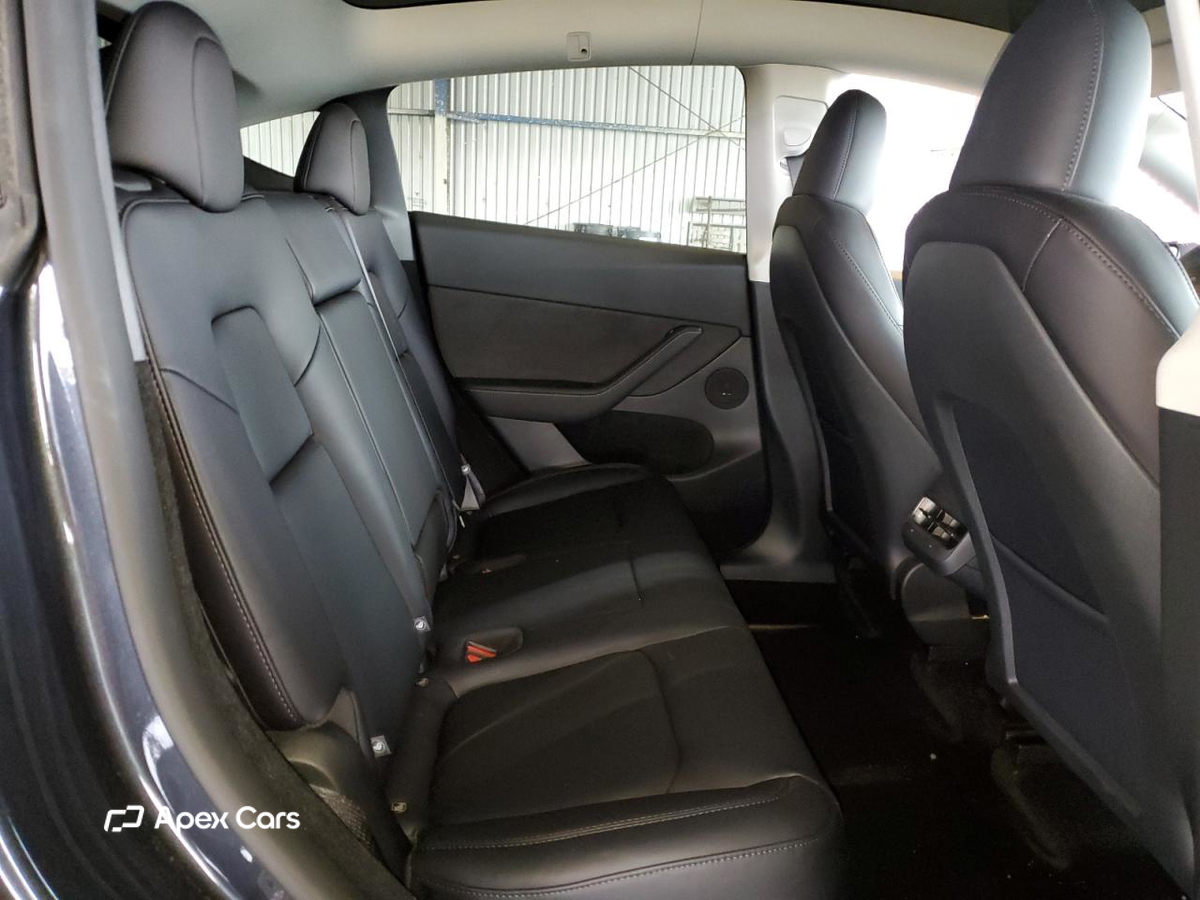 Tesla Model Y 2025
