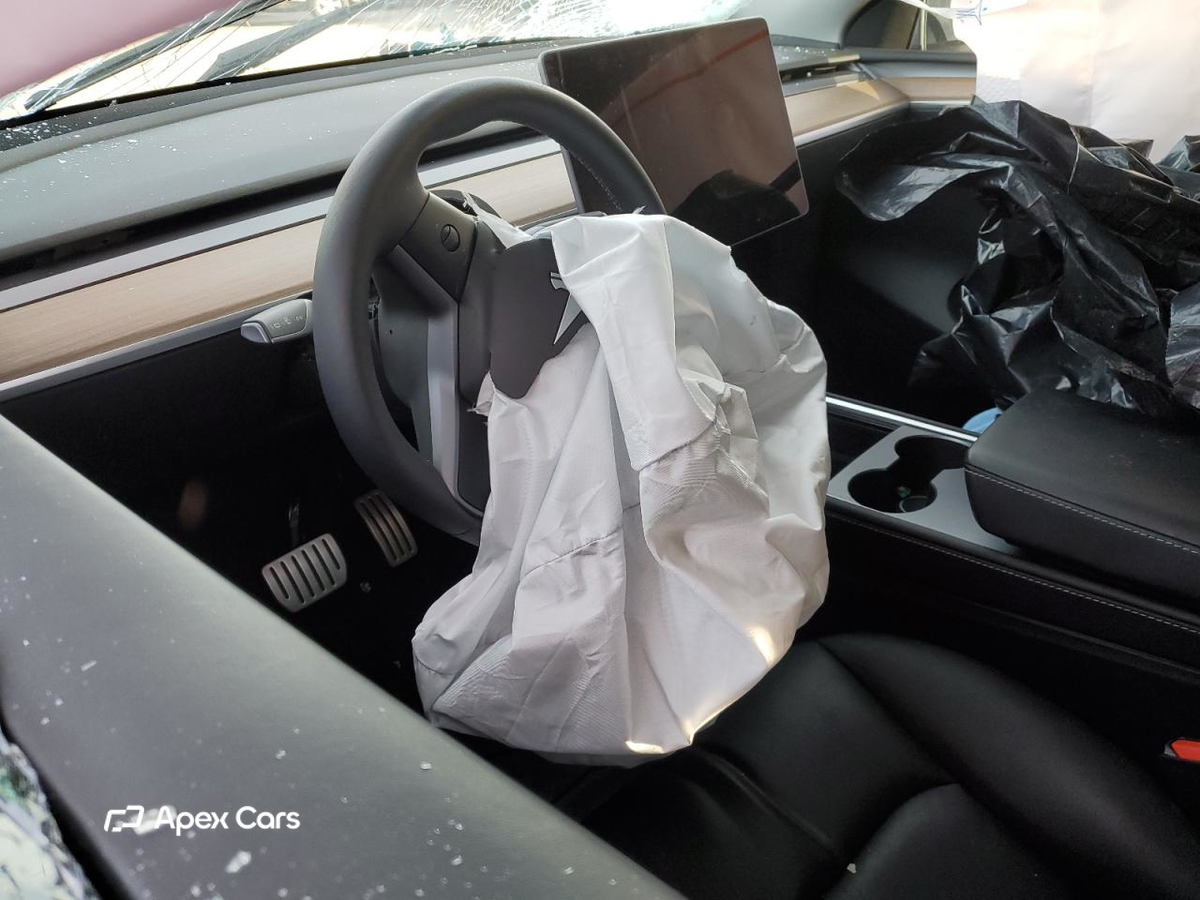 Tesla Model Y 2025