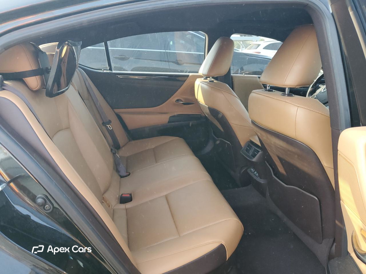 Lexus ES 2020