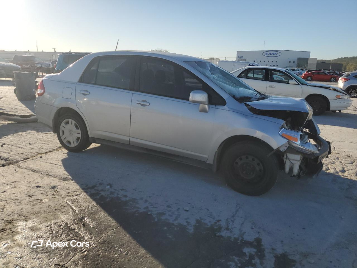 Nissan Versa 2011