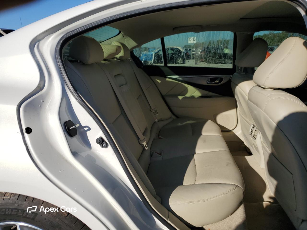 Infiniti Q50 2015