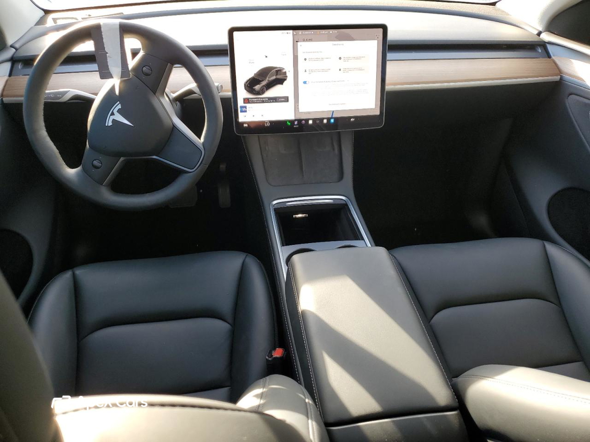 Tesla Model Y 2025