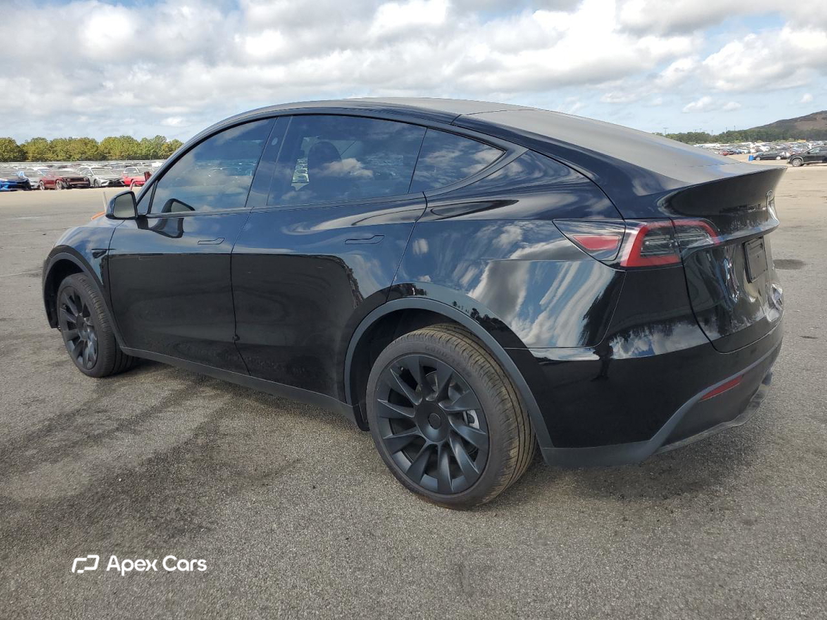 Tesla Model Y 2025