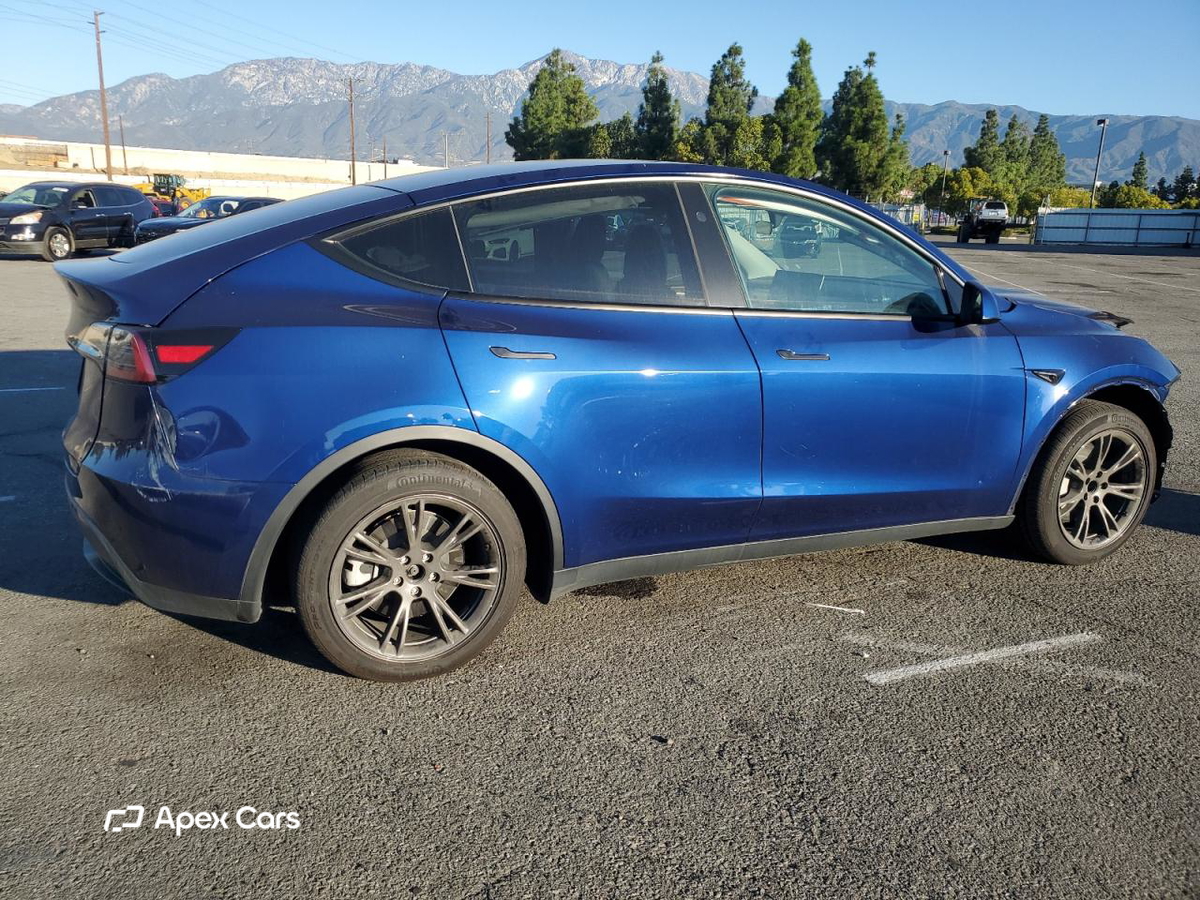 Tesla Model Y 2024