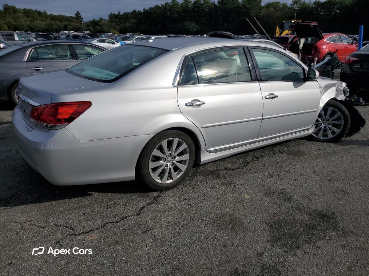 Toyota Avalon 2011