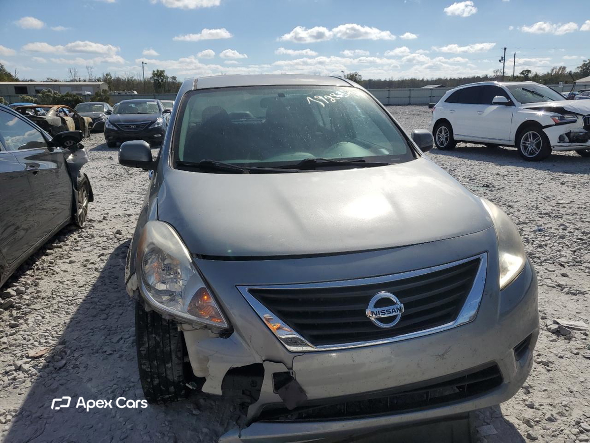 Nissan Versa 2012