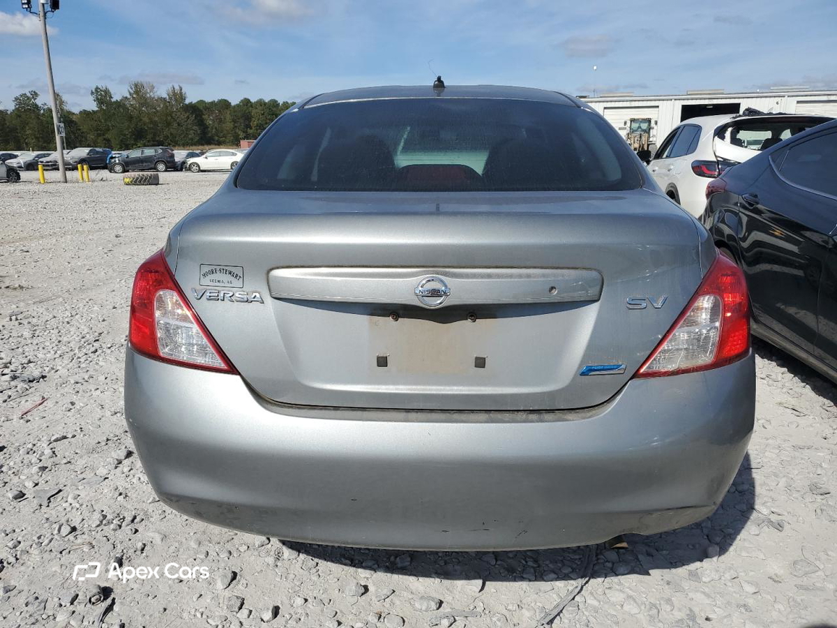 Nissan Versa 2012