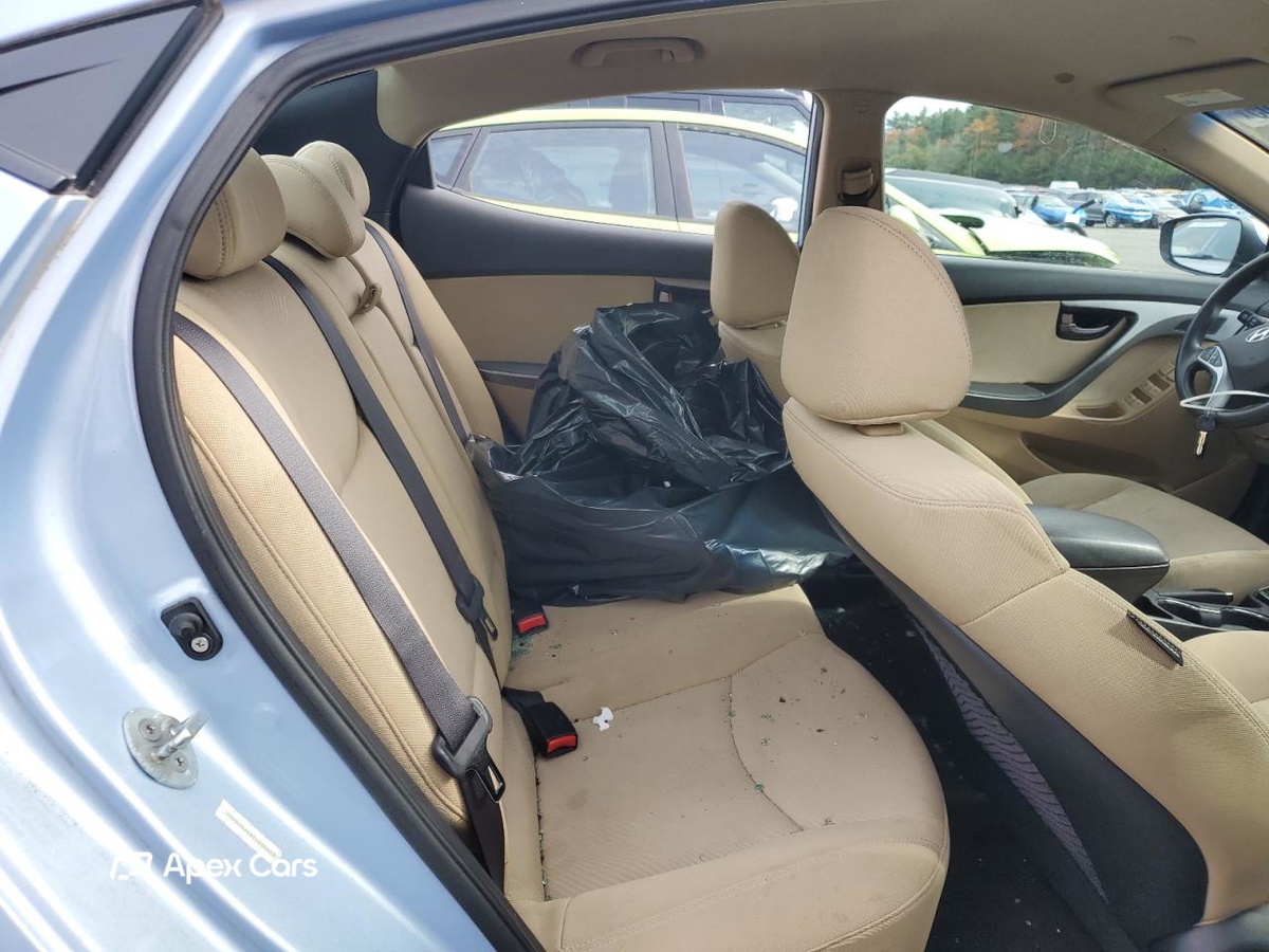 Hyundai Elantra 2012