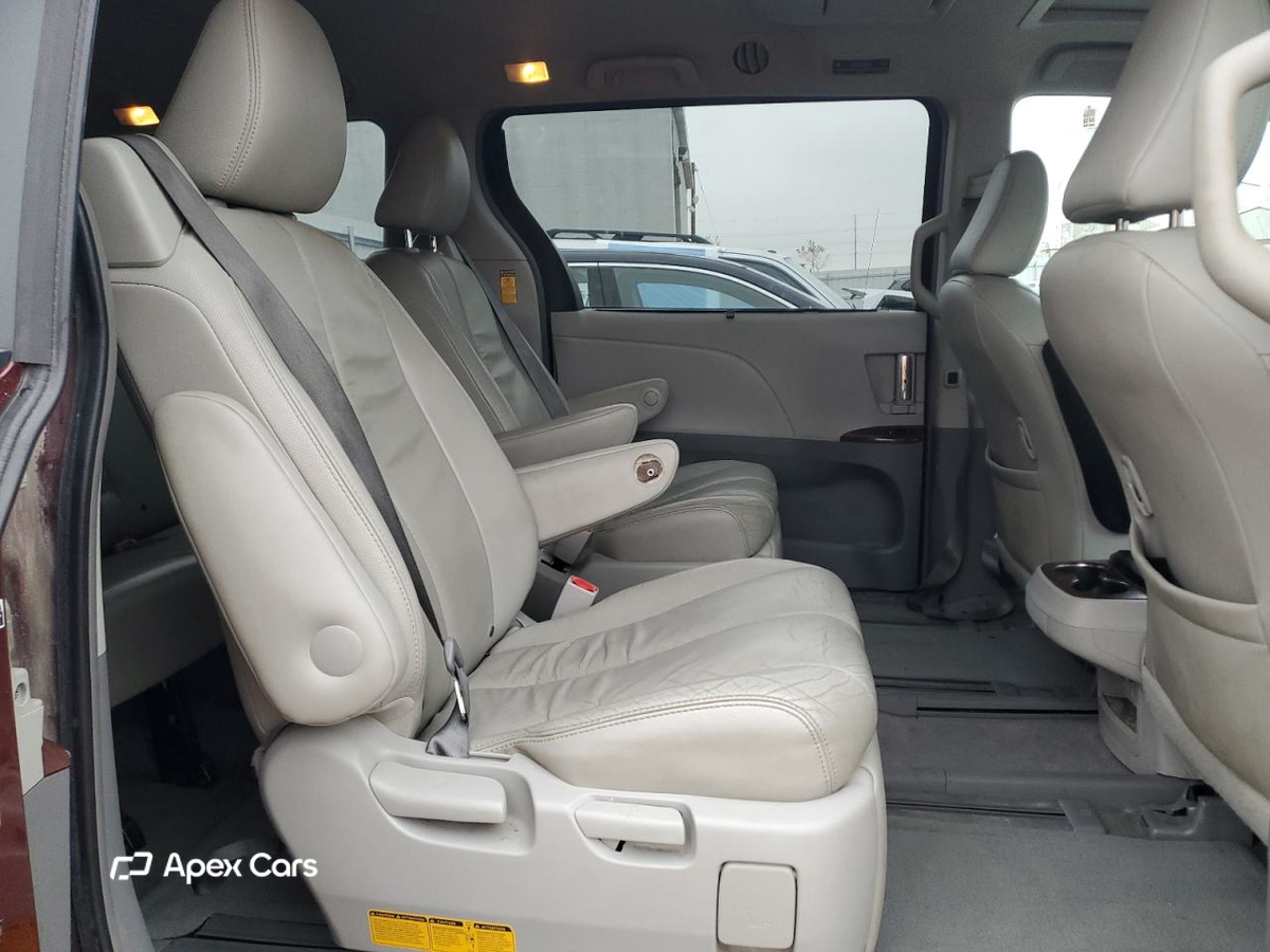 Toyota Sienna 2014