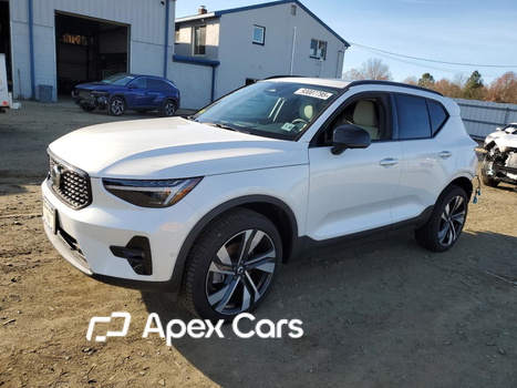 Volvo XC40 2025 - Image 1 of 13
