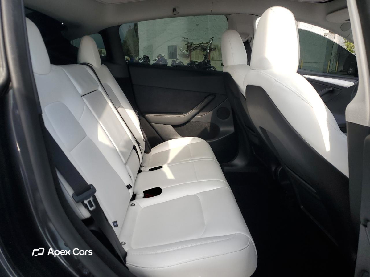 Tesla Model Y 2025