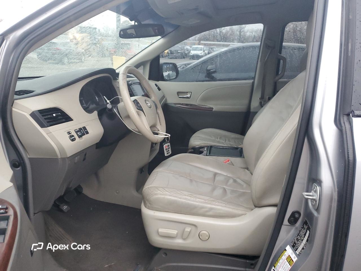 Toyota Sienna 2011