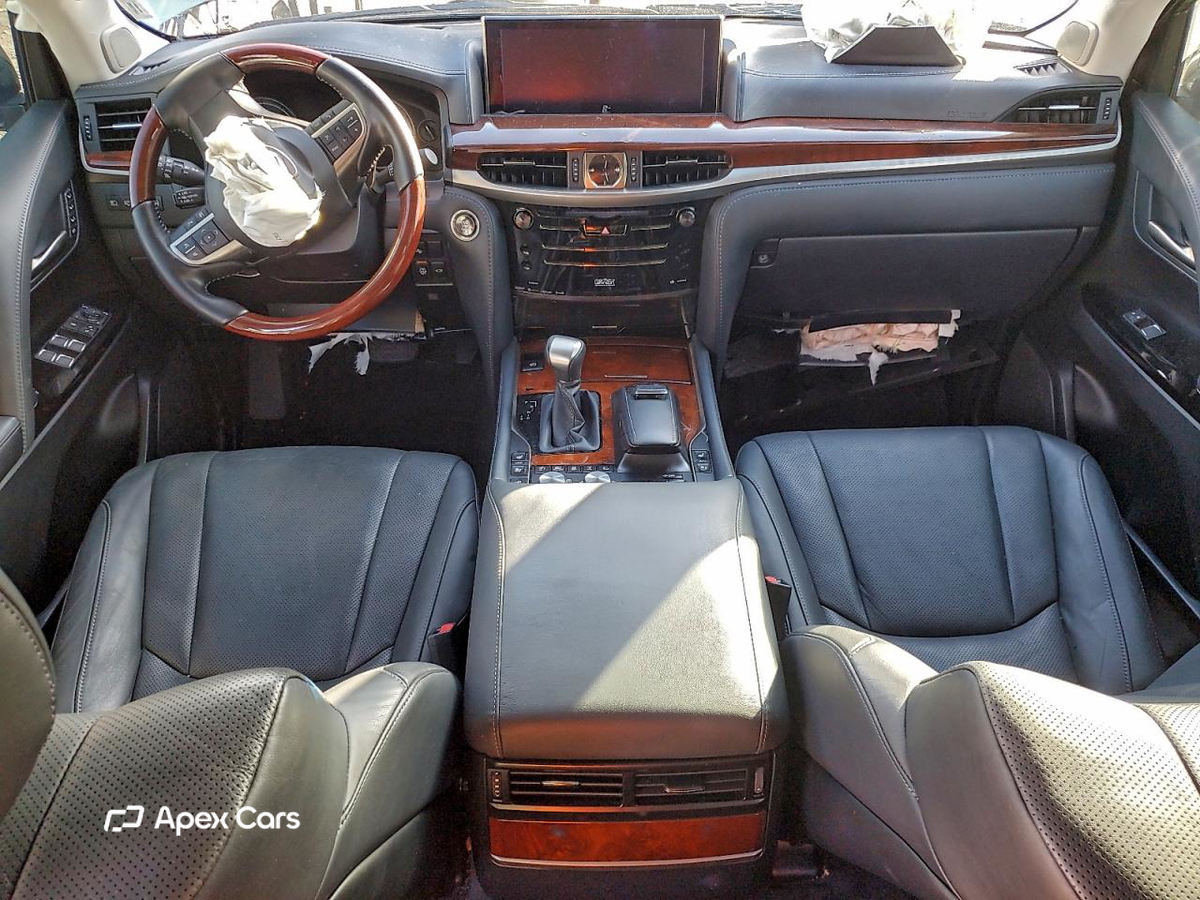 Lexus LX 2021