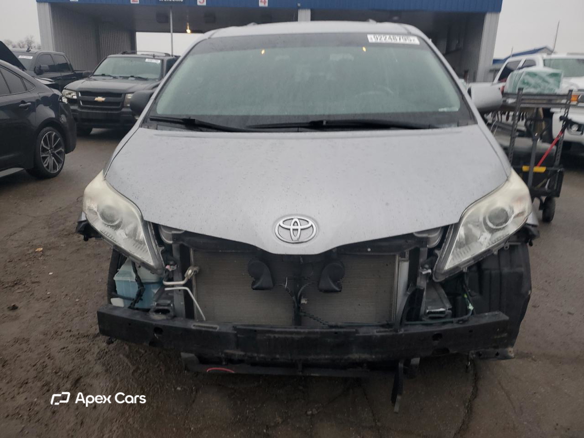 Toyota Sienna 2011