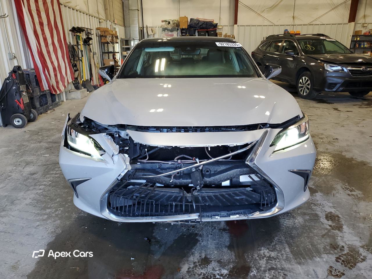 Lexus ES 2019
