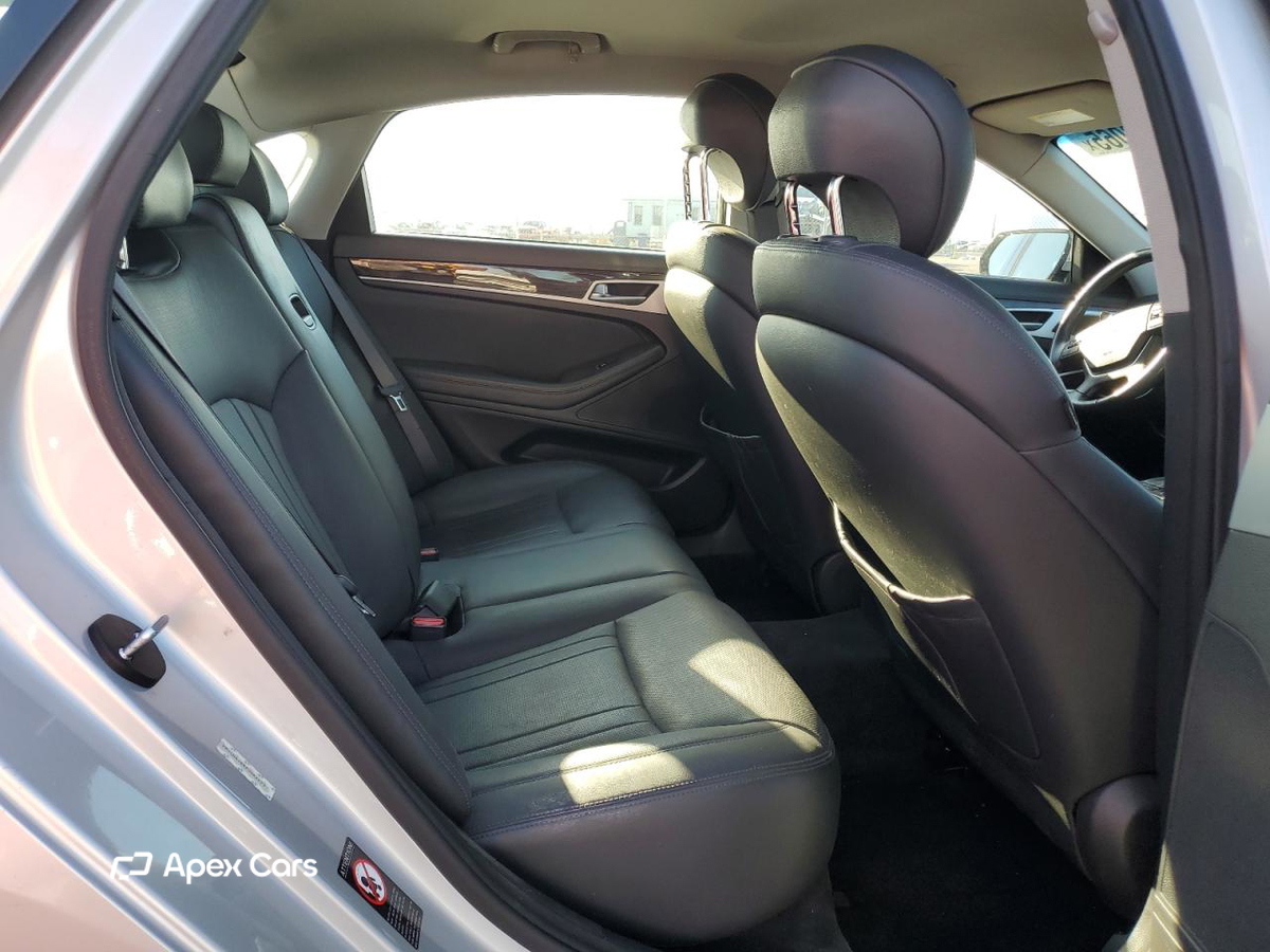 Hyundai Genesis 2015