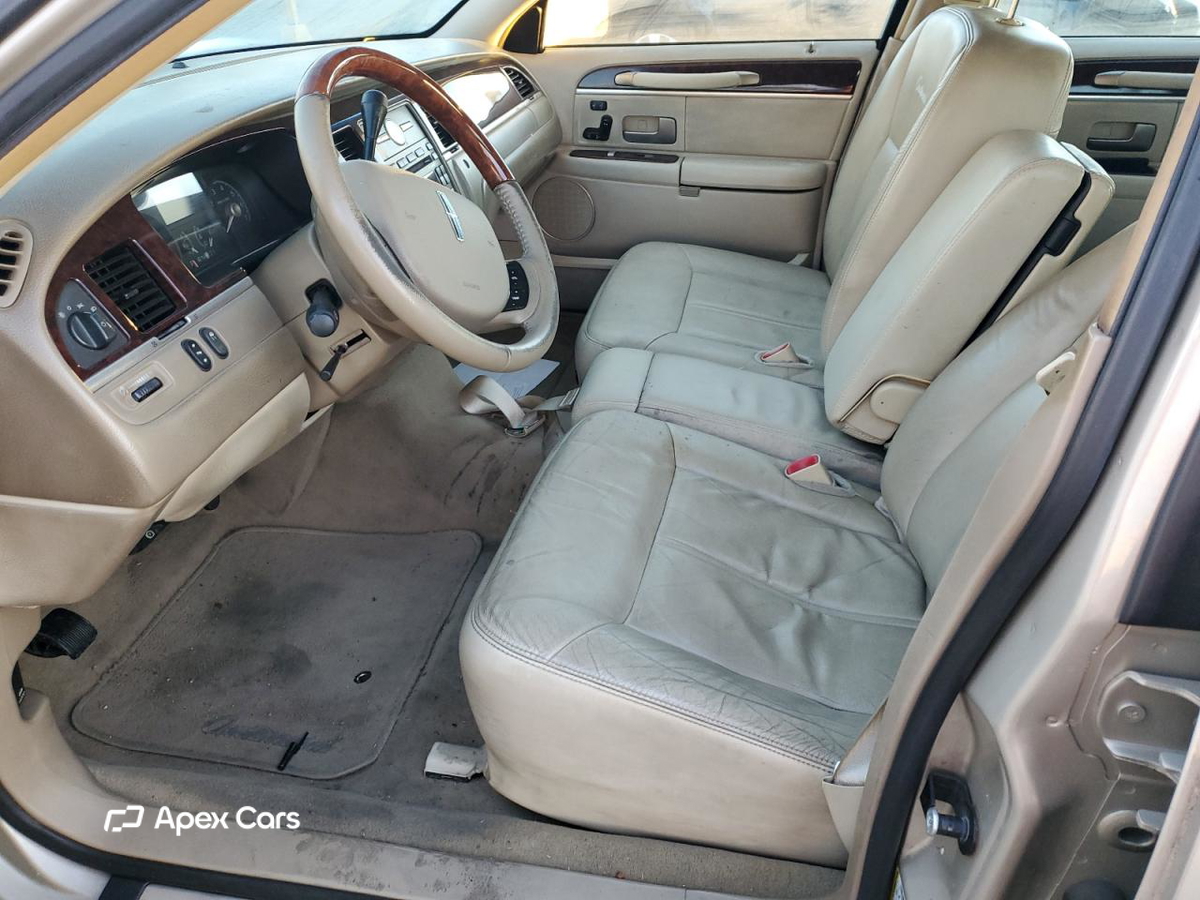 Lincoln Town Car 2010