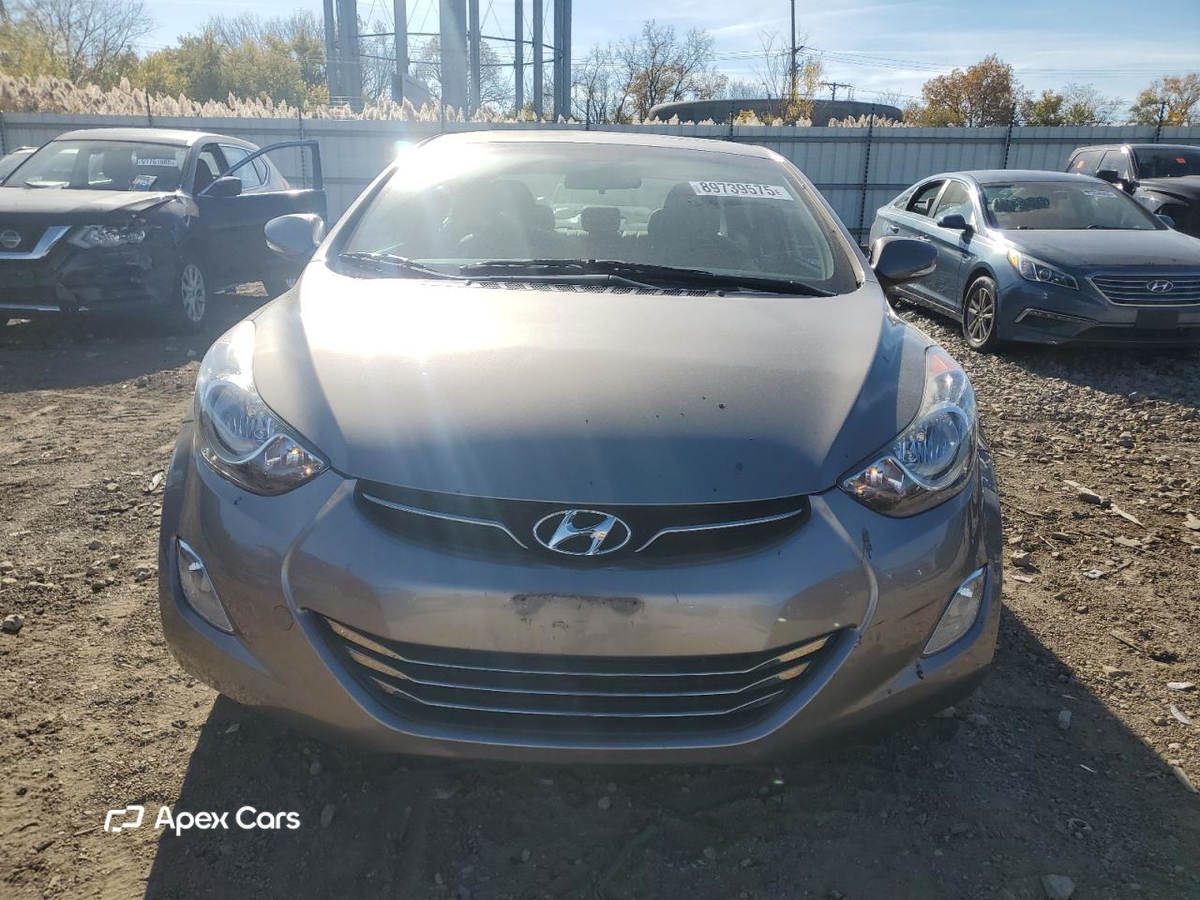 Hyundai Elantra 2012