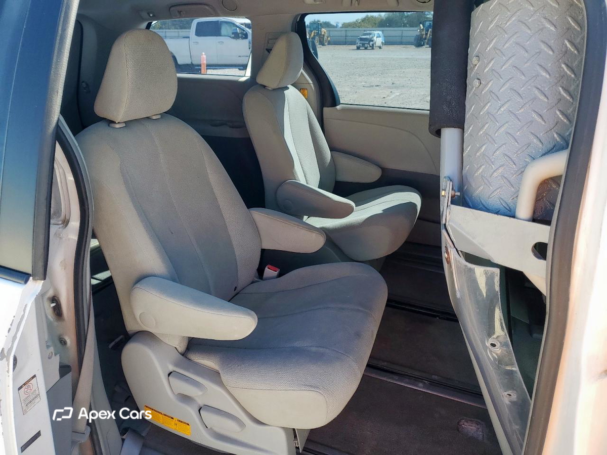 Toyota Sienna 2012