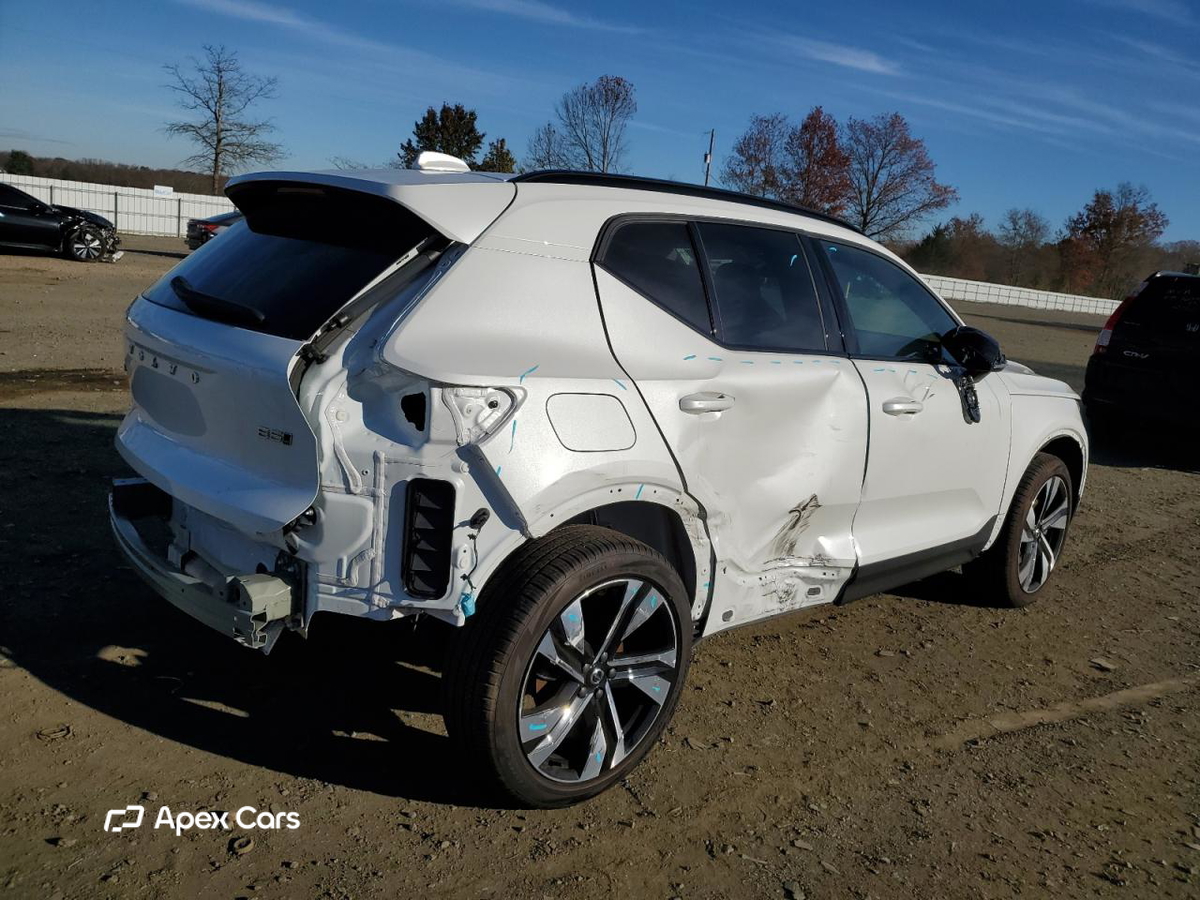 Volvo XC40 2025