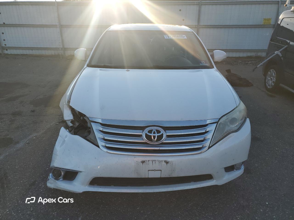 Toyota Avalon 2011